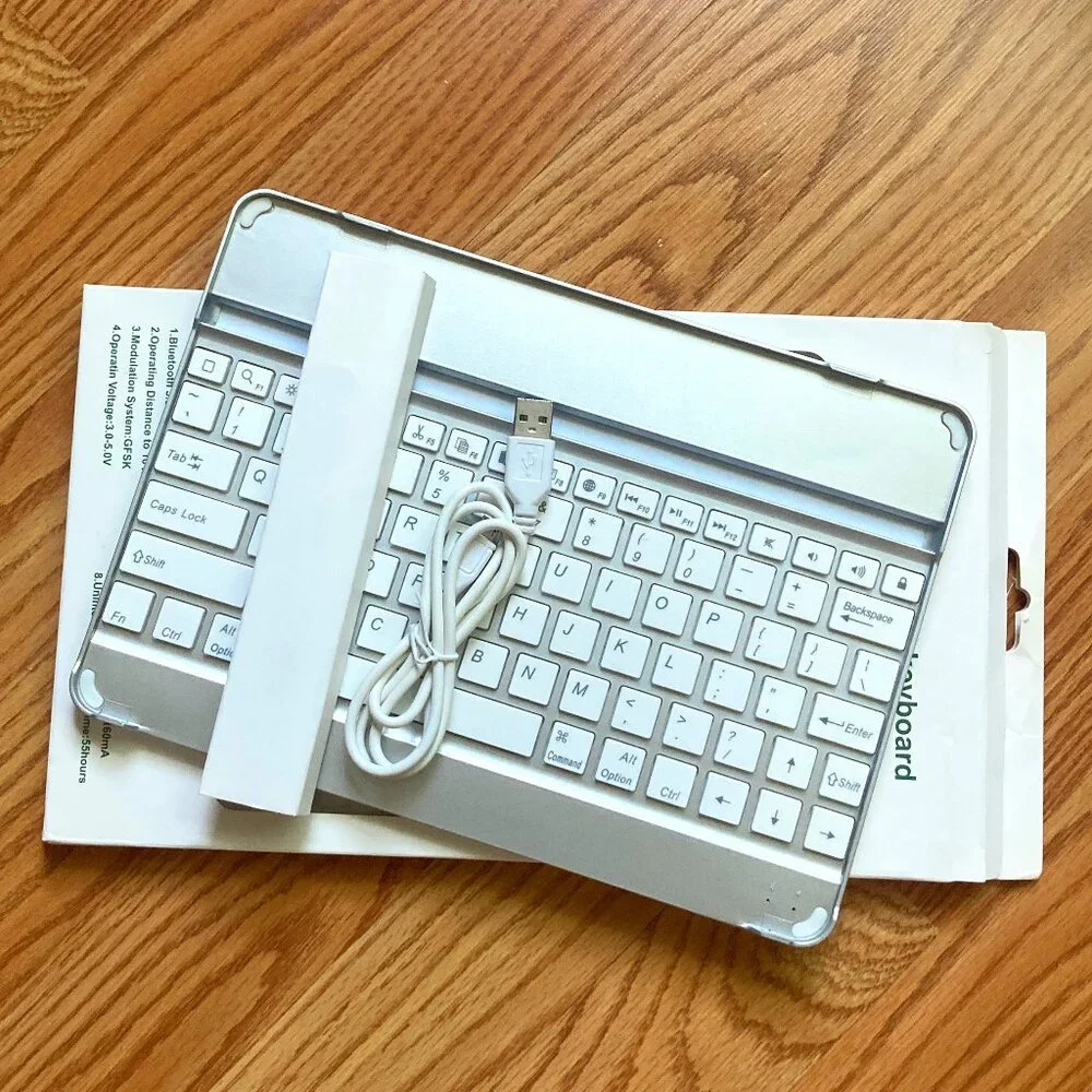 NEW - Mobile Bluetooth Keyboard for iPad 5